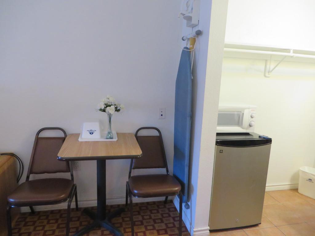 Americas Best Value Inn Weatherford Room photo
